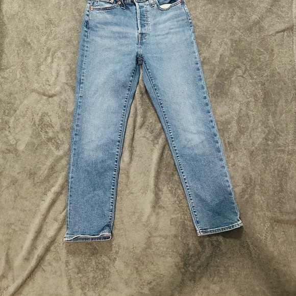 Levis Stylish Light Blue Women's Straight Leg Jeans - Picture 3 of 6